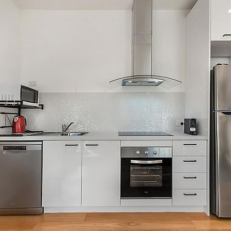 Comfy Studio With Shared Backyard Near Racecourse Carnegie Екстериор снимка